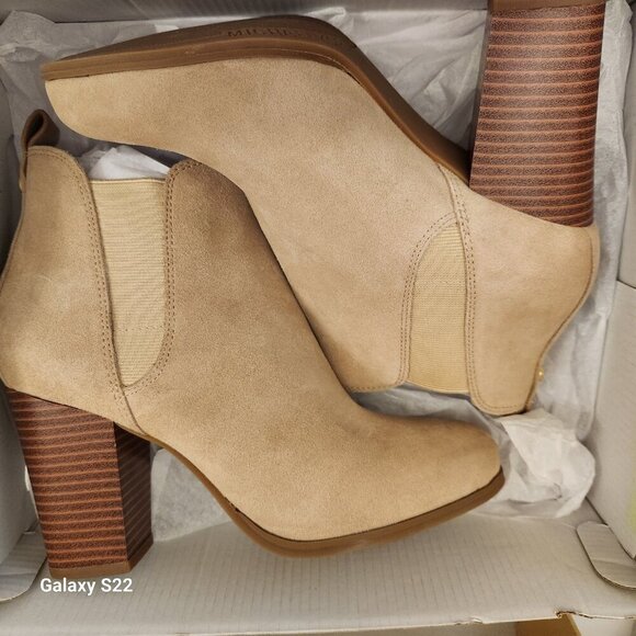 Michael Kors Evaline Brown Suede Chelsea Heeled Booties Size 6M. NIB - Picture 9 of 10